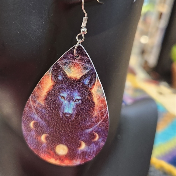 Teardrop Leather Earrings Wolf Earrings Wild Life Earring NWT - Picture 2 of 5